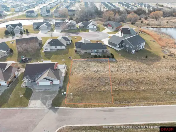 300 Pinehurst Drive, Mankato, MN 56001