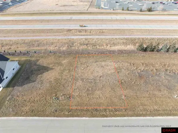 212 Double Eagle Drive, Mankato, MN 56001