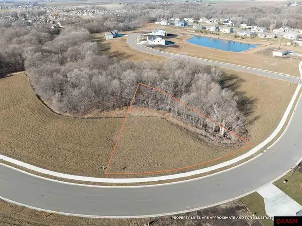 2129 Deerwood Drive, North Mankato, MN 56003