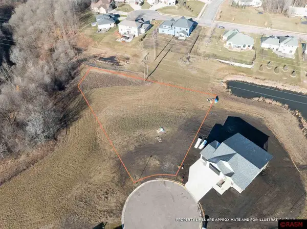 38 North Pointe Court, North Mankato, MN 56003