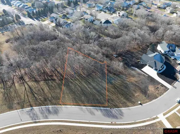 27 South Pointe Court, North Mankato, MN 56003