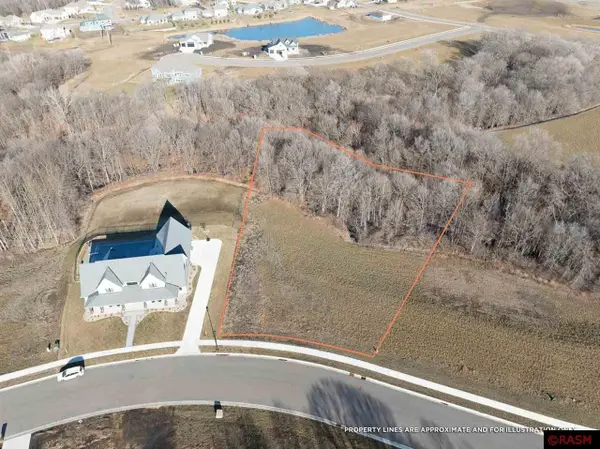 22 South Pointe Court, North Mankato, MN 56003