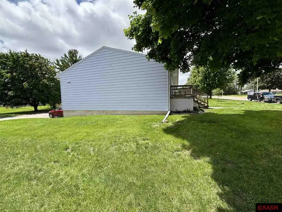 922 N 10th Avenue Avenue, Saint James, MN 56081 - Image #2