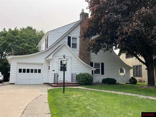 915 S Armstrong Blvd, St. James, MN 56081