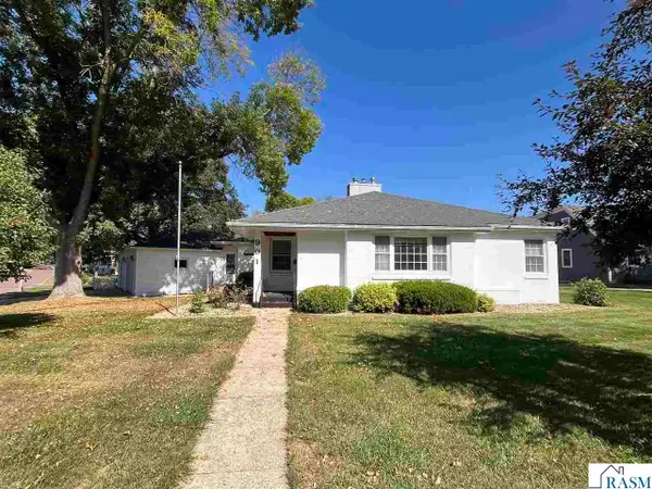 901 S 6th Avenue, St. James, MN 56081