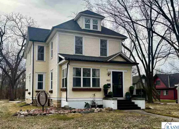 607 N Minnesota Avenue, St. Peter, MN 56082