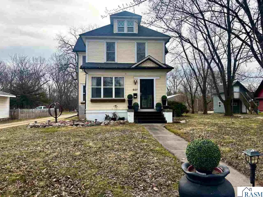 607 N Minnesota Avenue, Saint Peter, MN 56082 - #2