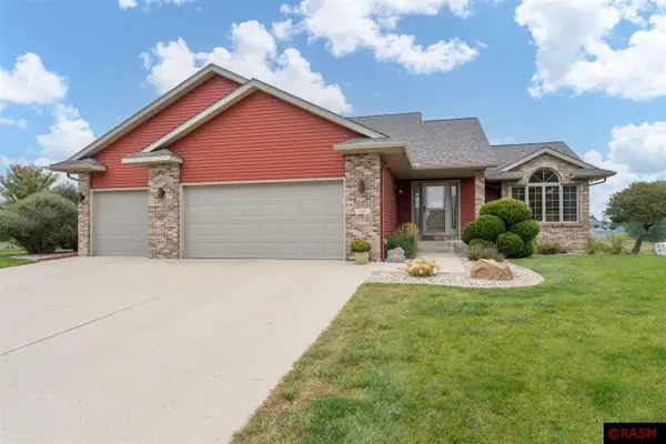320 Grovebrook Court, Mankato, MN 56001