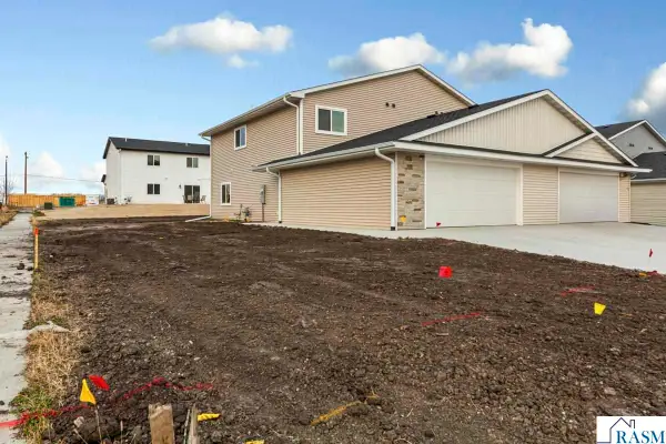 3200 Noble Drive, Mankato, MN 56001