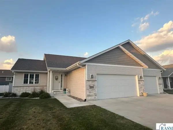 2004 Bluestem Drive, Mankato, MN 56001