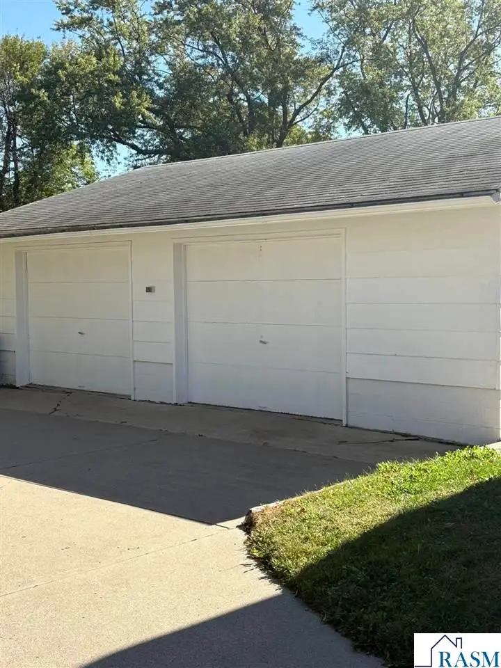521 6th St SW, Waseca, MN 56093 - Image #2