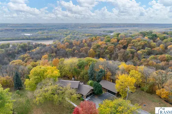 52898 Minnewaukon Court, North Mankato, MN 56003