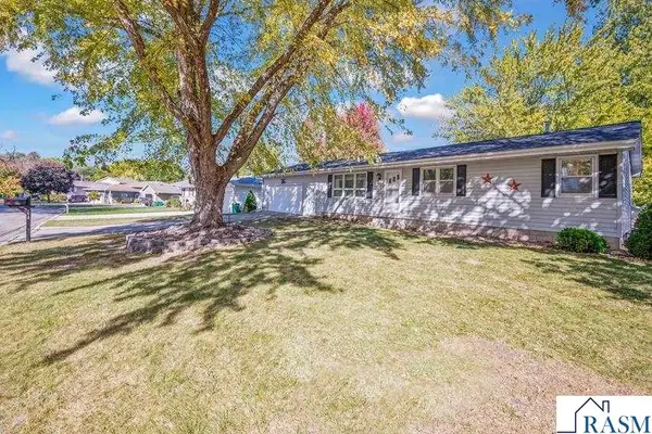 1614 Gateway Dr, Albert Lea, MN 56007