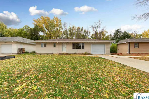 2609 E Main Street, Mankato, MN 56001