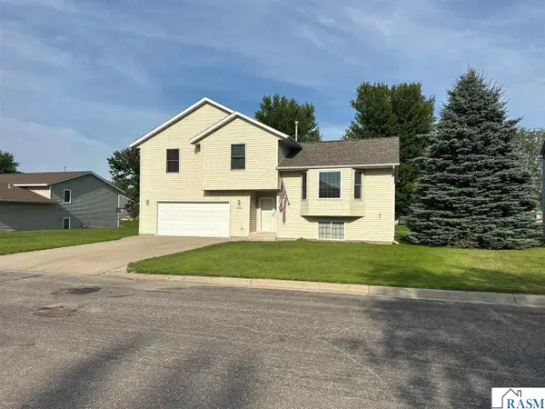 600 W NATHAN Street, Lake Crystal, MN 56055
