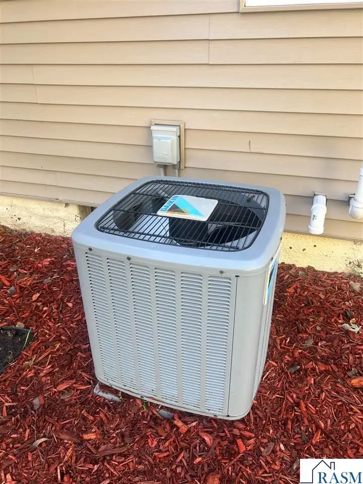 221 W Main Street, Saint Clair, MN 56080 - Image #3