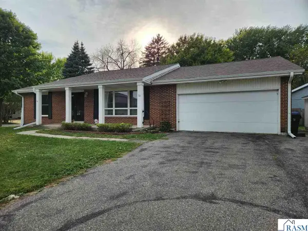 20 Camelot Drive, Mankato, MN 56001