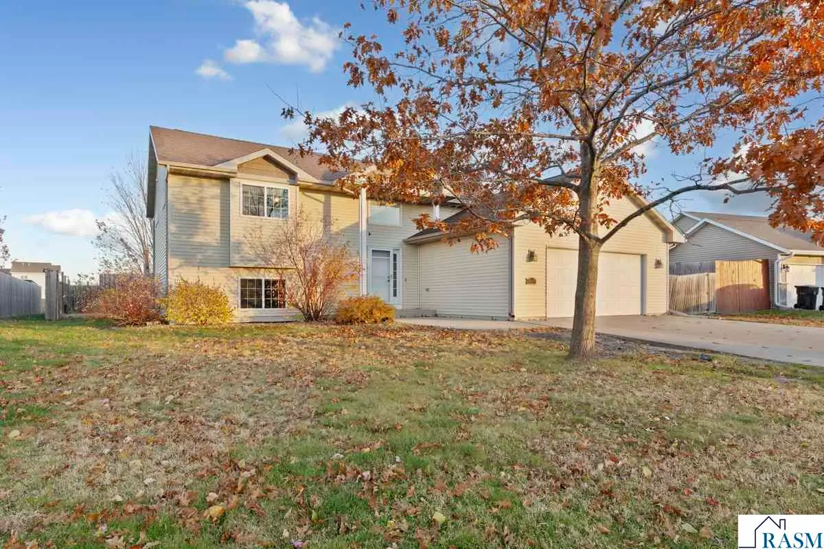 329 Crystal Circle, Mankato, MN 56001 - Image #1