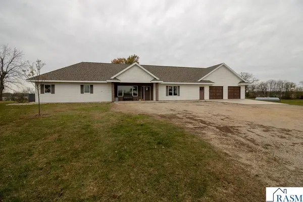 19466 521st Avenue, Lake Crystal, MN 56055