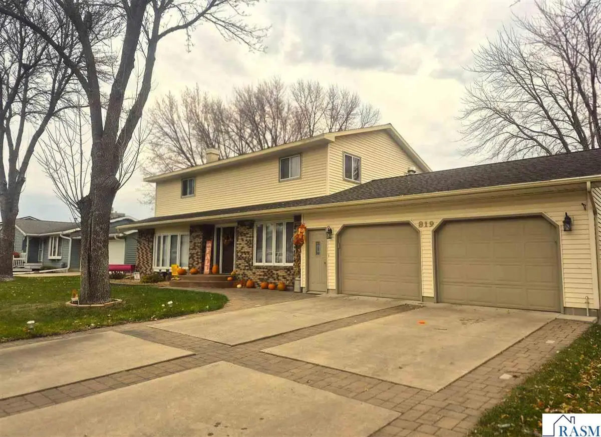 819 SE 2nd Avenue, Sleepy Eye, MN 56085 - Image #1