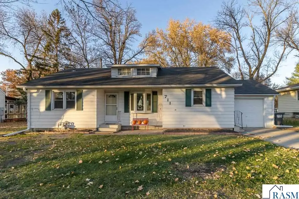 711 E Blue Earth Street, Lake Crystal, MN 56055 - #1