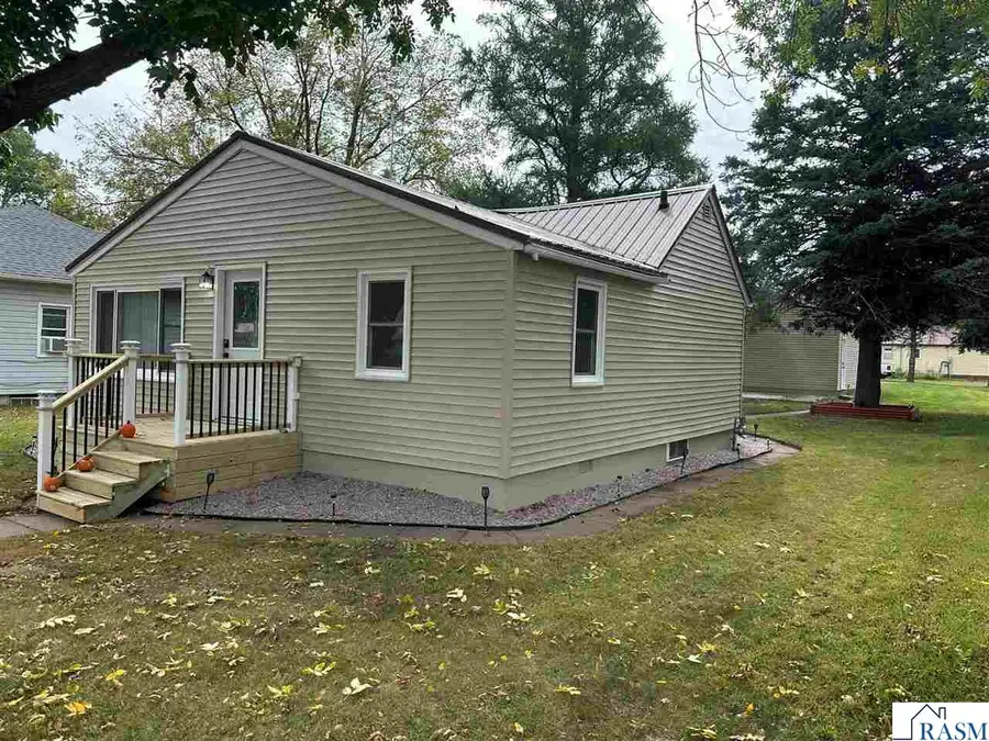 1318 N 10th Avenue, Saint James, MN 56081 - Image #2