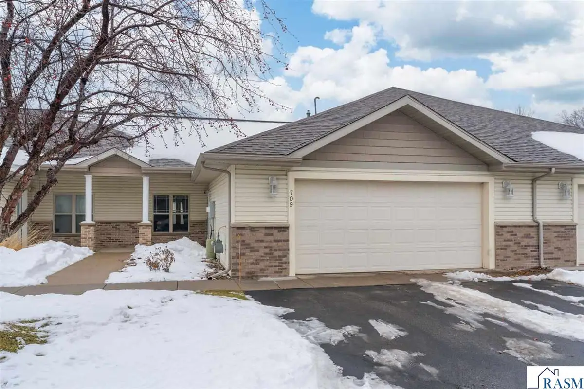 709 Dublin Court, Mankato, MN 56001 - Image #1