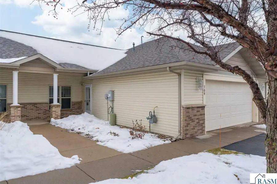 709 Dublin Court, Mankato, MN 56001 - Image #2