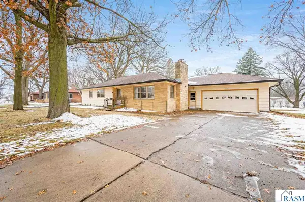 1228 S Ramsey Street, Blue Earth, MN 56013