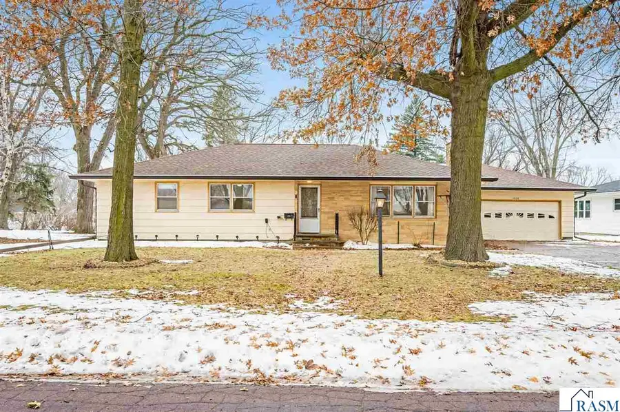 1228 S Ramsey Street, Blue Earth, MN 56013 - #3