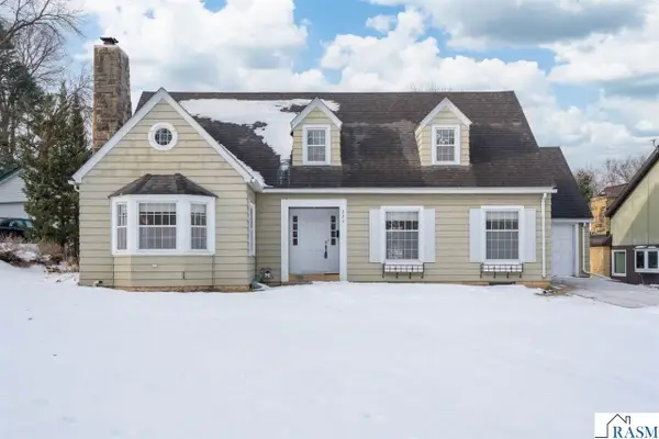 225 Oak Knoll Boulevard, Mankato, MN 56001