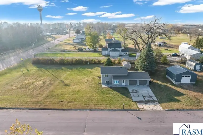405 Sparks Dr, Granada, MN 56039 - Image #2