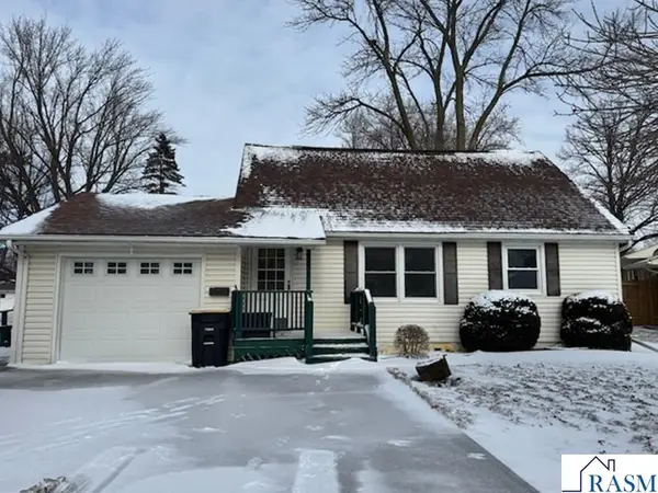 219 N Circle Drive, Blue Earth, MN 56013