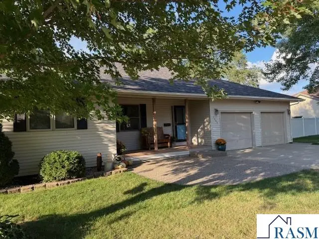 1205 Lloyd Lane, Saint Peter, MN 56082 - Image #1