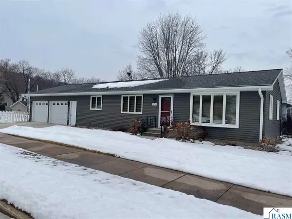 1126 S Jefferson Street, New Ulm, MN 56073