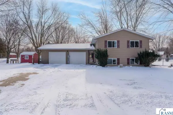 1529 Peggy Lane, North Mankato, MN 56003