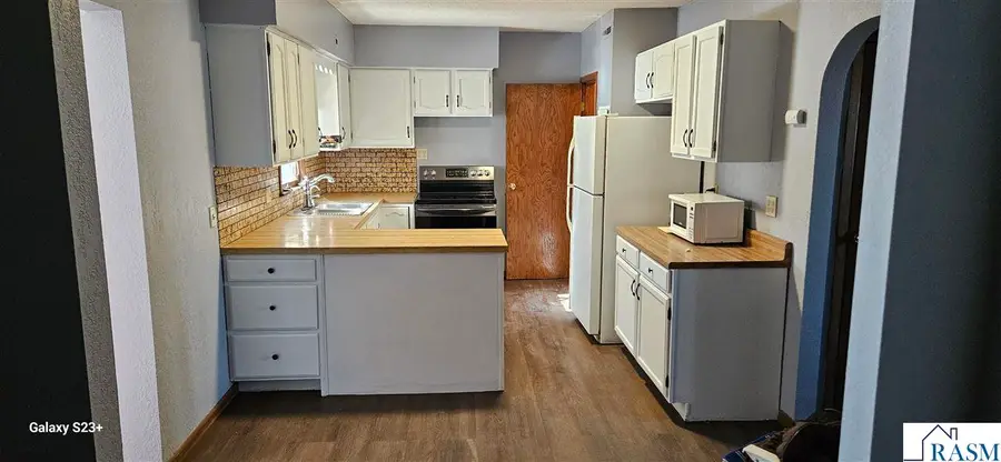 384 5th St SW, Wells, MN 56097 - Image #3