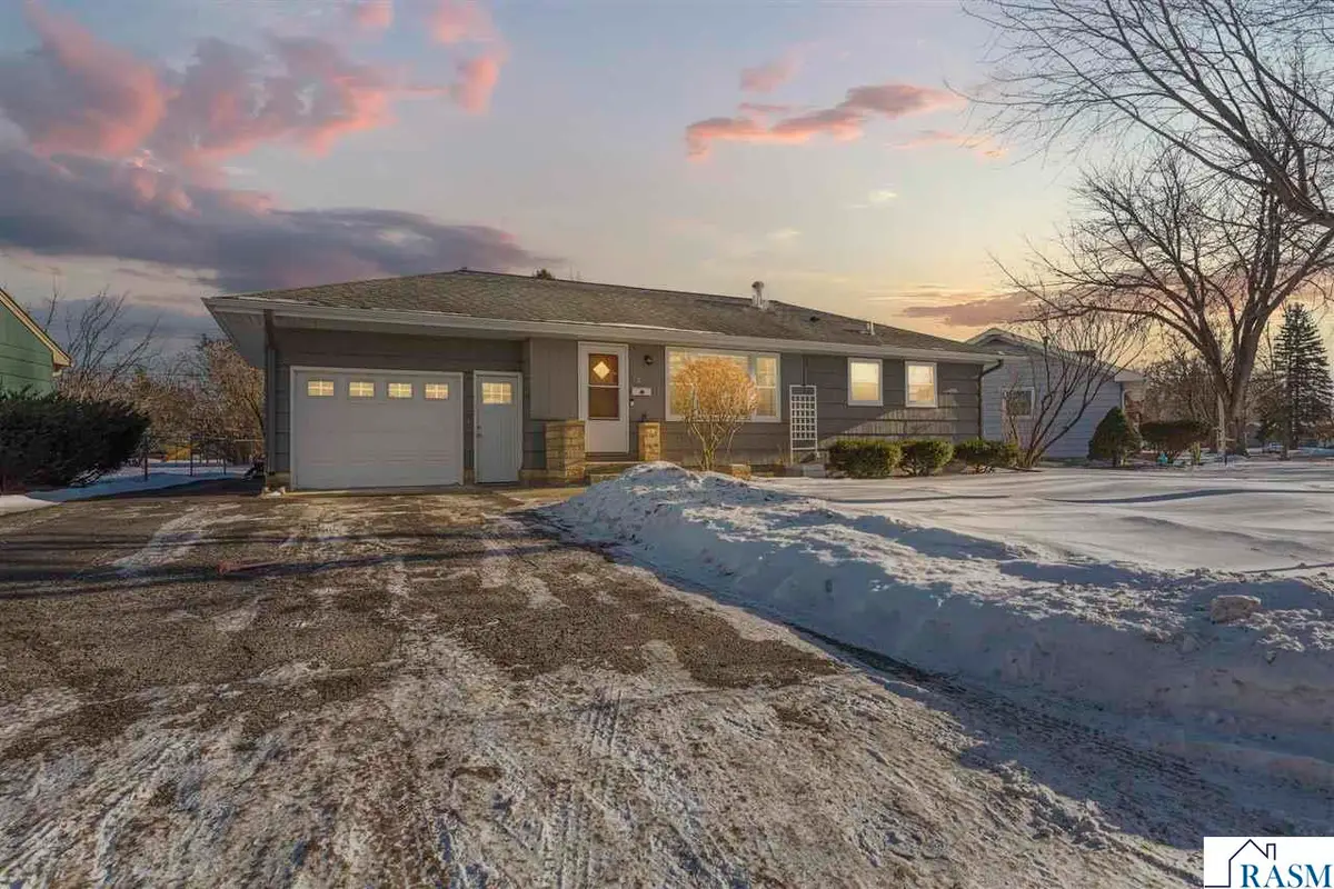 121 N Mayfair Drive, Mankato, MN 56001 - Image #1