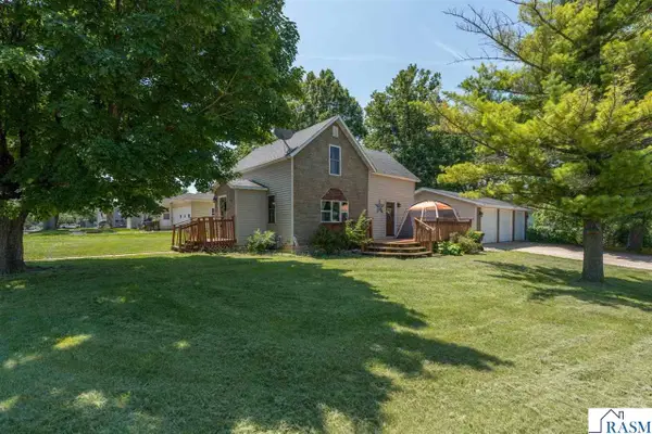 415 N 8th Street, Mountain Lake, MN 56159