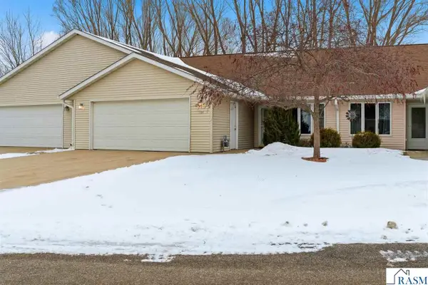 104 Blue Bird Path, Mankato, MN 56001