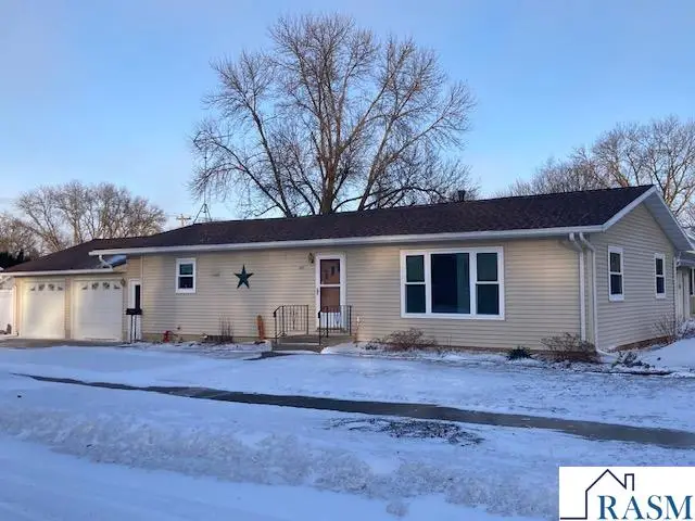 421 2nd Ave SE, Sleepy Eye, MN 56085 - #2