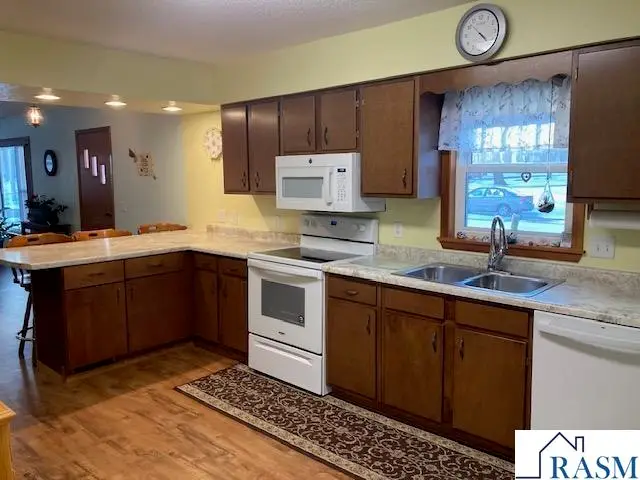 421 2nd Ave SE, Sleepy Eye, MN 56085 - #3