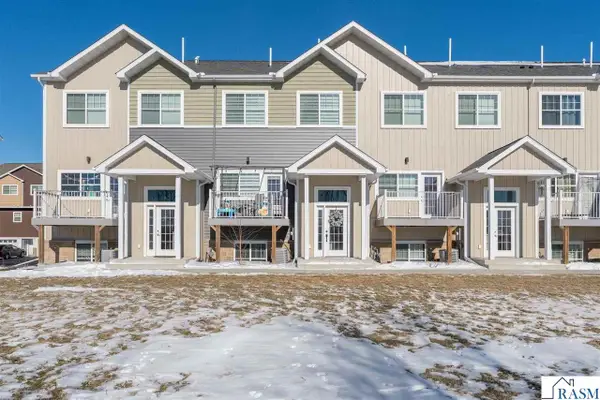 3037 Bluestem Trail, Mankato, MN 56001