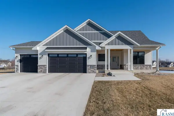 34 N Pointe Court, North Mankato, MN 56003