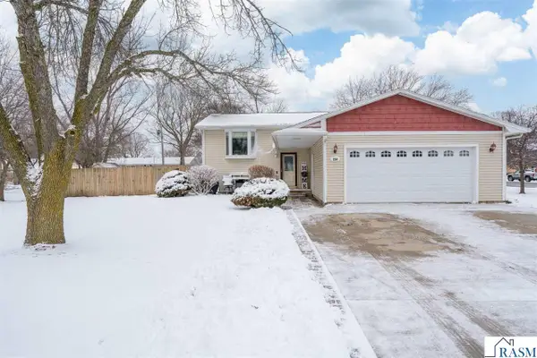 250 Cliff Drive, North Mankato, MN 56003