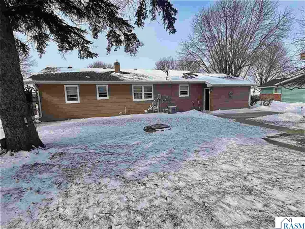 1003 N Renville Street, Winthrop, MN 55396