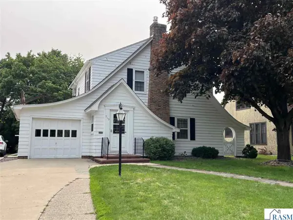 915 S Armstrong Blvd, St. James, MN 56081