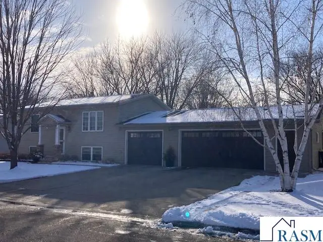 818 3rd Ave SE, Sleepy Eye, MN 56085 - #1