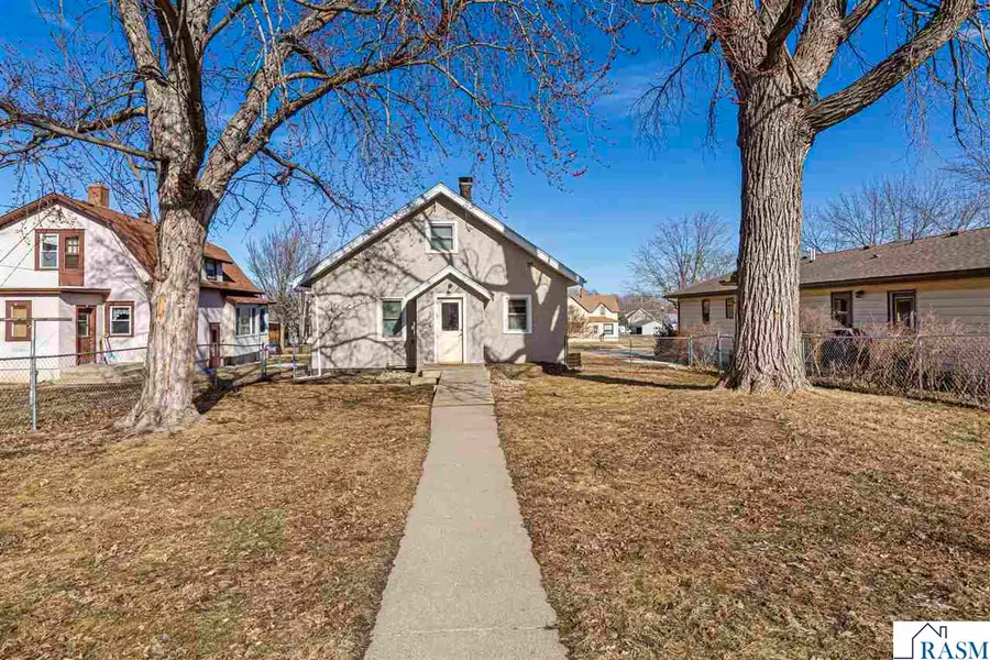 820 S Minnesota Avenue, New Ulm, MN 56073 - #2