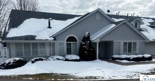 1202 Pine Pointe Curve, St. Peter, MN 56082